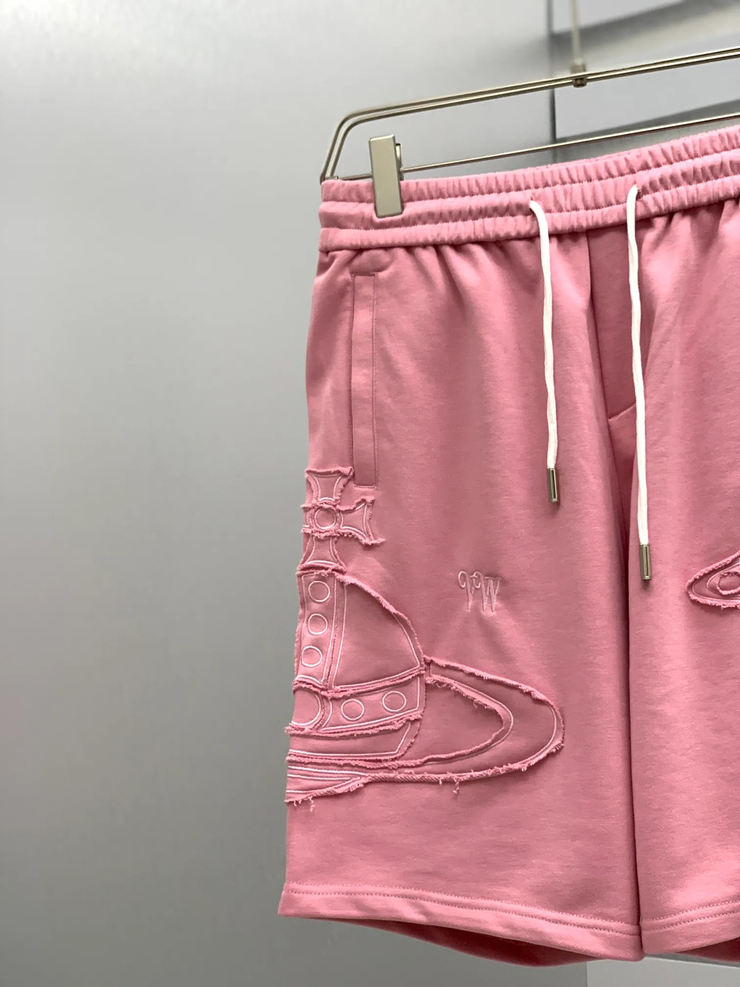 Queen Mother's 2026 summer New Arrival men's casual shorts, advanced custom Breathable fabric, Breathable elasticity and comfort, impeccable details, top accessories, original logo design concept, delicate and soft feel! The upper body fit is awesome! Size: M-XXXL Please state your height and weight when ordering